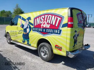 2017 GMC Savana Cargo z VIN 1GTW7AFF8H1906054, wystawiony jako IAAI lot #42131056 z przebiegiem 150 000 mil mil oraz . Historia ofert i sprzedaży dostępna na DreamBid. Obrazek 3.