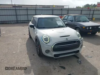 2020 MINI Hardtop Cooper S z VIN WMWXR5C05L2L53742, wystawiony jako IAAI lot #41923423 z przebiegiem 52 148 mil mil oraz . Historia ofert i sprzedaży dostępna na DreamBid. Obrazek 1.