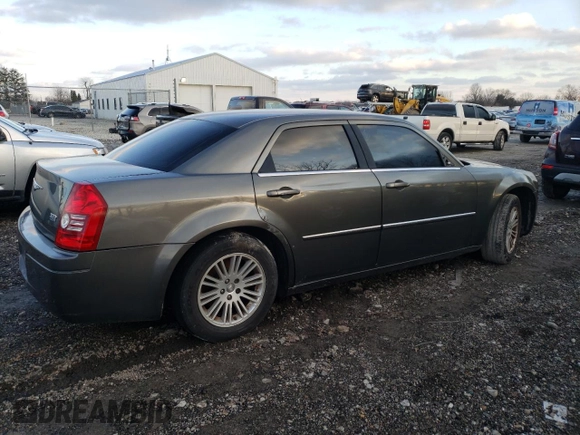 2009 Chrysler 300 z VIN 2C3LA43D49H637017, wystawiony jako Copart lot #86786114 z przebiegiem 157 691 mil mil oraz Czysty tytuł • Clean title. Historia ofert i sprzedaży dostępna na DreamBid. Obrazek 3.