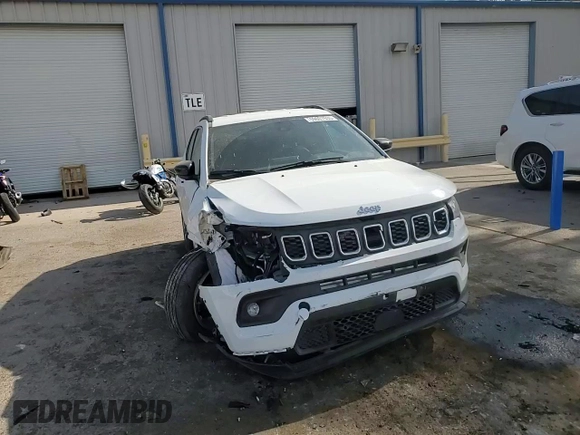 2025 Jeep Compass Latitude с VIN 3C4NJDBN3ST555355, выставлен на аукционе Copart как лот 59007635 с пробегом 5 355 миль миль и Списание • Salvage title. История ставок и продаж доступна на DreamBid. Изображение 15.