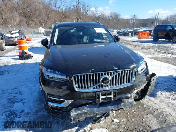 2024 Volvo XC90 Plus Bright Theme with VIN YV4062PE9R1172236, listed as a IAAI auction lot 41246801 with 9,673 mi miles. Bid and sale history available at carsss.com. Image 12.