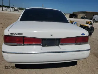 1995 Ford Crown Victoria z VIN 2FALP73W7SX158296, wystawiony jako Copart lot #56706735 z przebiegiem 104 884 mil mil oraz Czysty tytuł • Clean title. Historia ofert i sprzedaży dostępna na DreamBid. Obrazek 6.