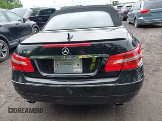 2013 Mercedes-Benz E 350 с VIN WDDKK5KF3DF185509, выставлен на аукционе IAAI как лот 42371512 с пробегом 152 462 миль миль и . История ставок и продаж доступна на DreamBid. Изображение 16.
