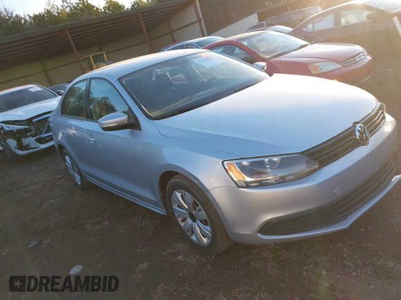 2012 Volkswagen Jetta Sedan SE w/Convenience & Sunroof with VIN 3VWDX7AJ5CM123272, listed as a IAAI auction lot 41335021 with 195,961 mi miles. Bid and sale history available at carsss.com. Image 1.