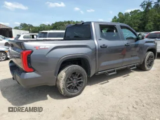 2024 Toyota Tundra SR5 z VIN 5TFLA5DB0RX151993, wystawiony jako Copart lot #56543025 z przebiegiem 17 502 mil mil oraz Szkoda całkowita • Salvage title. Historia ofert i sprzedaży dostępna na DreamBid. Obrazek 3.