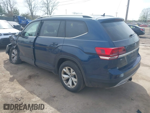 2018 Volkswagen Atlas SE with VIN 1V2KR2CA8JC575136, listed as a IAAI auction lot 42145011 with 139,107 mi miles and . Bid and sale history available at DreamBid. Image 3.