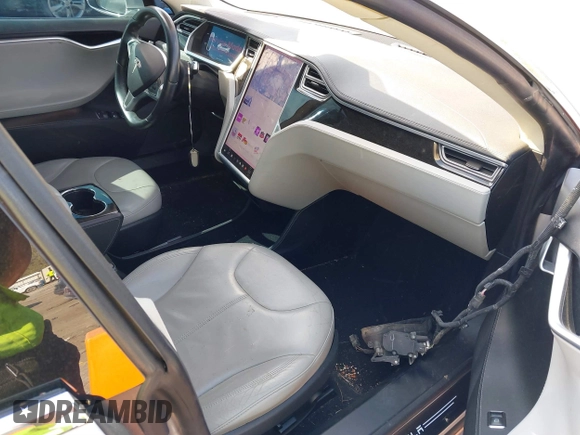 2014 Tesla Model S 60 z VIN 5YJSA1H16EFP28486, wystawiony jako IAAI lot #41887484 z przebiegiem 99 271 mil mil oraz . Historia ofert i sprzedaży dostępna na DreamBid. Obrazek 5.