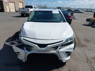 2018 Toyota Camry LE z VIN 4T1B11HKXJU146770, wystawiony jako IAAI lot #41708233 z przebiegiem 106 172 mil mil oraz . Historia ofert i sprzedaży dostępna na DreamBid. Obrazek 13.