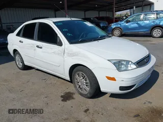 2007 Ford Focus S z VIN 1FAFP34N57W302314, wystawiony jako IAAI lot #42709538 z przebiegiem 79 047 mil mil oraz . Historia ofert i sprzedaży dostępna na DreamBid. Obrazek 1.