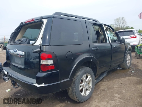 2010 Ford Explorer XLT z VIN 1FMEU7DE5AUA11056, wystawiony jako IAAI lot #39236100 z przebiegiem 212 579 mil mil oraz . Historia ofert i sprzedaży dostępna na DreamBid. Obrazek 4.