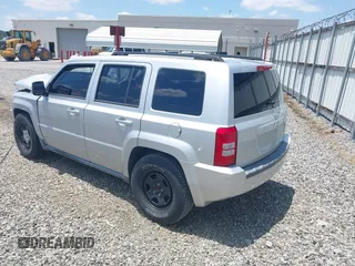 2010 Jeep Patriot Sport z VIN 1J4NT2GB0AD558029, wystawiony jako IAAI lot #42269384 z przebiegiem 231 583 mil mil oraz . Historia ofert i sprzedaży dostępna na DreamBid. Obrazek 3.