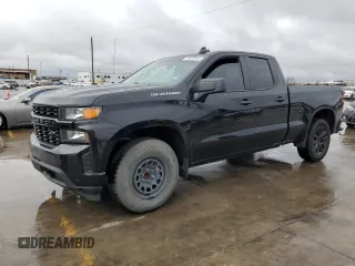 2020 Chevrolet Silverado 1500 Custom with VIN 1GCRWBEHXLZ339963, listed as a Copart auction lot 86070844 with 117,973 mi miles and Salvage Title. Bid and sale history available at carsss.com. Image 1.