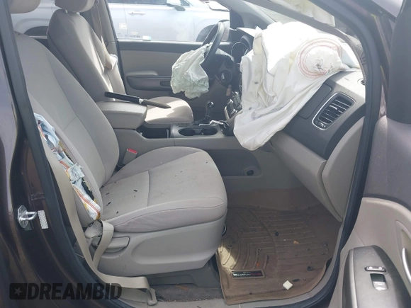 2016 Kia Sedona LX with VIN KNDMB5C11G6158934, listed as a IAAI auction lot 41908323 with 105,888 mi miles and . Bid and sale history available at carsss.com. Image 5.