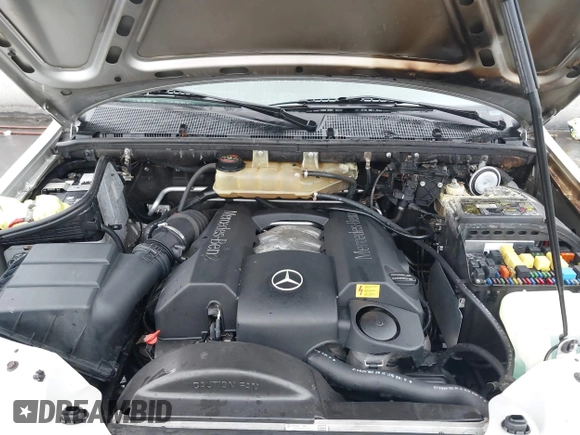 1998 Mercedes-Benz M-Class with VIN 4JGAB54E1WA045397, listed as a IAAI auction lot 41204055 with 1 mi miles. Bid and sale history available at carsss.com. Image 10.