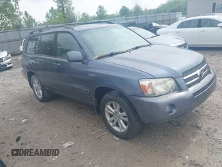 2007 Toyota Highlander z VIN JTEGW21AX70021363, wystawiony jako IAAI lot #42217102 z przebiegiem 210 789 mil mil oraz . Historia ofert i sprzedaży dostępna na DreamBid. Obrazek 1.