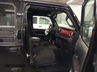 2021 Jeep Gladiator Rubicon with VIN 1C6JJTBGXML529108, listed as a IAAI auction lot 42139924 with 32,204 mi miles and . Bid and sale history available at DreamBid. Image 5.
