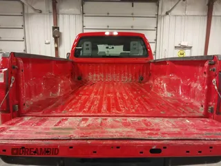 2014 Ford F-250 XL z VIN 1FT7X2B65EEA74094, wystawiony jako IAAI lot #40955480 z przebiegiem 171 642 mil mil oraz . Historia ofert i sprzedaży dostępna na DreamBid. Obrazek 18.