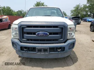 2015 Ford F-250 XLT z VIN 1FTBF2B6XFEA89933, wystawiony jako Copart lot #60073375 z przebiegiem 12 960 mil mil oraz Czysty tytuł • Clean title. Historia ofert i sprzedaży dostępna na DreamBid. Obrazek 5.