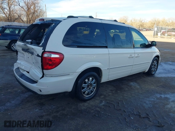2005 Chrysler Town & Country Limited with VIN 2C8GP64L25R161995, listed as a IAAI auction lot 41403697 with 244,202 mi miles. Bid and sale history available at carsss.com. Image 4.
