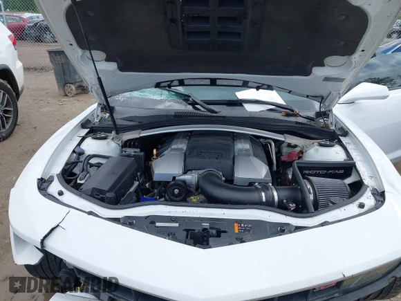 2015 Chevrolet Camaro SS z VIN 2G1FJ1EW8F9105046, wystawiony jako IAAI lot #42306850 z przebiegiem 59 861 mil mil oraz . Historia ofert i sprzedaży dostępna na DreamBid. Obrazek 10.