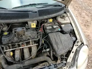 2002 Dodge Neon with VIN 1B3ES26C72D620855, listed as a Copart auction lot 86890464 with 163,392 mi miles and Clean title. Bid and sale history available at DreamBid. Image 13.