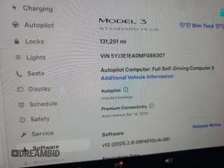 2021 Tesla Model 3 Standard Range Plus z VIN 5YJ3E1EA0MF089307, wystawiony jako Copart lot #50575465 z przebiegiem 131 251 mil mil oraz Szkody całkowita. Historia ofert i sprzedaży dostępna na DreamBid. Obrazek 9.