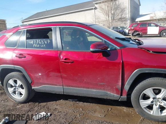 2019 Toyota RAV4 XLE with VIN JTMP1RFV9KD038616, listed as a IAAI auction lot 41776547 with 111,576 mi miles. Bid and sale history available at carsss.com. Image 13.