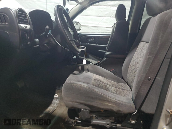 2006 GMC Envoy SLE z VIN 1GKDT13S162314222, wystawiony jako Copart lot #47171135 z przebiegiem 120 677 mil mil oraz Szkoda całkowita • Salvage title. Historia ofert i sprzedaży dostępna na DreamBid. Obrazek 7.