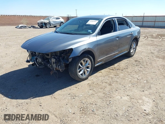 2017 Volkswagen Passat S z VIN 1VWAT7A39HC071640, wystawiony jako IAAI lot #41686081 z przebiegiem 136 638 mil mil oraz . Historia ofert i sprzedaży dostępna na DreamBid. Obrazek 2.