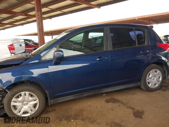 2012 Nissan Versa S z VIN 3N1BC1CPXCK258122, wystawiony jako IAAI lot #42164469 z przebiegiem 64 594 mil mil oraz . Historia ofert i sprzedaży dostępna na DreamBid. Obrazek 14.