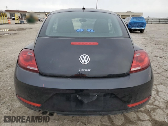 2017 Volkswagen Beetle Fleet z VIN 3VWF17AT8HM621534, wystawiony jako Copart lot #49889215 z przebiegiem 87 960 mil mil oraz Szkoda całkowita • Salvage title. Historia ofert i sprzedaży dostępna na DreamBid. Obrazek 6.