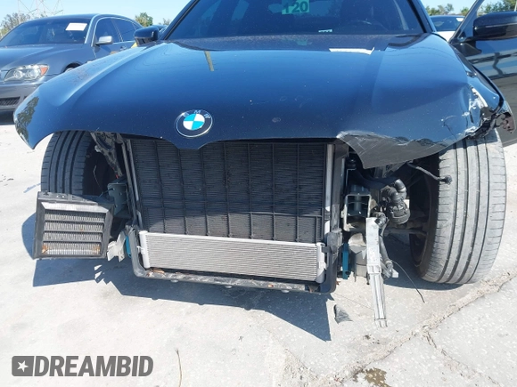 2022 BMW 7 Series 740i with VIN WBA7T2C04NCG89916, listed as a IAAI auction lot 41319575 with 31,062 mi miles. Bid and sale history available at carsss.com. Image 6.