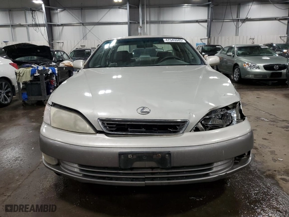 1998 Lexus ES 300 Luxury Sport Sdn with VIN JT8BF28G9W0105650, listed as a Copart auction lot 47545945 with 254,311 mi miles and Salvage Title. Bid and sale history available at carsss.com. Image 5.