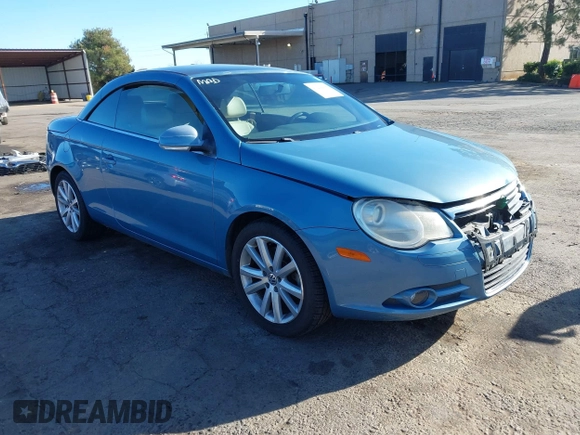 2008 Volkswagen Eos Turbo z VIN WVWBA71F68V026196, wystawiony jako IAAI lot #41238435 z przebiegiem 102 643 mil mil oraz . Historia ofert i sprzedaży dostępna na DreamBid. Obrazek 1.