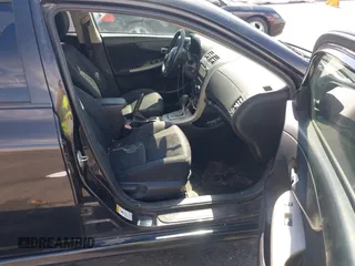 2010 Toyota Corolla z VIN 1NXBU4EE6AZ225005, wystawiony jako IAAI lot #42793493 z przebiegiem 164 955 mil mil oraz . Historia ofert i sprzedaży dostępna na DreamBid. Obrazek 5.