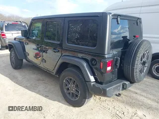 2024 Jeep Wrangler Sport S z VIN 1C4PJXDNXRW253072, wystawiony jako IAAI lot #41878513 z przebiegiem 15 976 mil mil oraz . Historia ofert i sprzedaży dostępna na DreamBid. Obrazek 3.