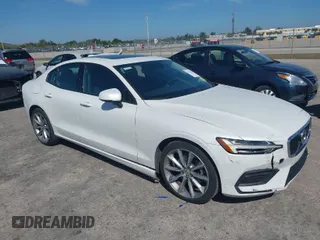 2019 Volvo S60 Momentum with VIN 7JR102FK5KG016294, listed as a IAAI auction lot 41741974 with 72,069 mi miles. Bid and sale history available at carsss.com. Image 1.