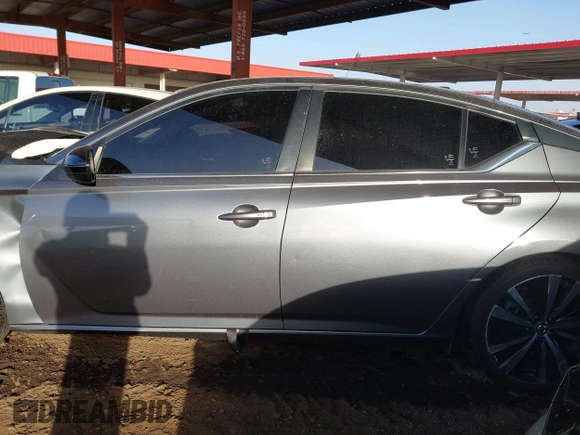 2021 Nissan Altima 2.5 SR with VIN 1N4BL4CV0MN381555, listed as a IAAI auction lot 41698862 with 42,881 mi miles. Bid and sale history available at carsss.com. Image 15.
