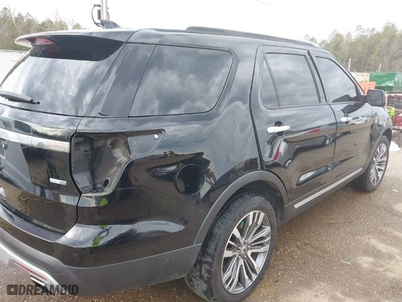 2017 Ford Explorer Platinum with VIN 1FM5K8HT9HGC91593, listed as a IAAI auction lot 41878996 with 121,932 mi miles. Bid and sale history available at carsss.com. Image 18.
