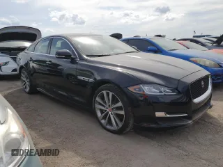 2017 Jaguar XJ with VIN SAJWA1C70H8W08833, listed as a Copart auction lot 76205434 with 0 mi miles and Non Repairable. Bid and sale history available at carsss.com. Image 4.