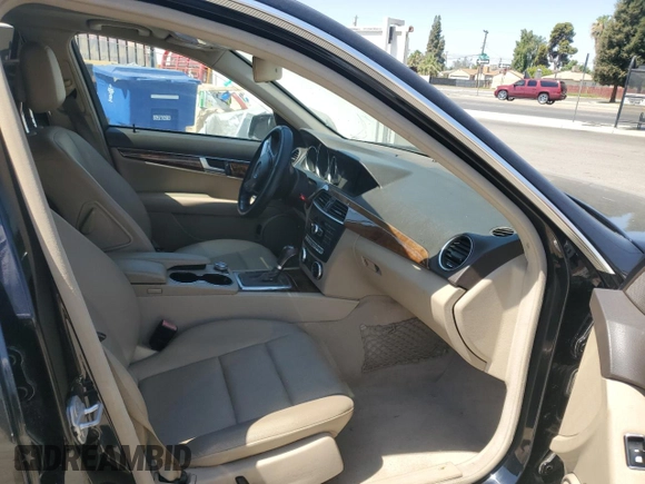 2012 Mercedes-Benz C 250 Sport z VIN WDDGF4HB8CR215271, wystawiony jako Copart lot #63818775 z przebiegiem 100 010 mil mil oraz Szkoda całkowita • Salvage title. Historia ofert i sprzedaży dostępna na DreamBid. Obrazek 5.