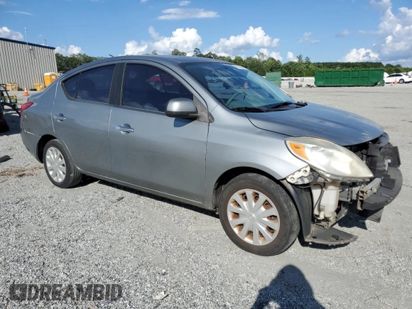 2012 Nissan Versa SV z VIN 3N1CN7AP3CL815189, wystawiony jako Copart lot #61076825 z przebiegiem 192 574 mil mil oraz Szkoda całkowita • Salvage title. Historia ofert i sprzedaży dostępna na DreamBid. Obrazek 4.