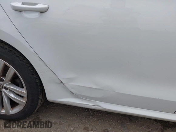 2019 Volkswagen Passat Wolfsburg Edition z VIN 1VWLA7A38KC004758, wystawiony jako IAAI lot #42404110 z przebiegiem 71 694 mil mil oraz . Historia ofert i sprzedaży dostępna na DreamBid. Obrazek 6.