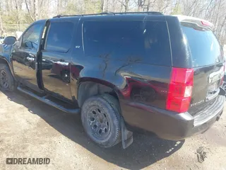 2007 Chevrolet Suburban LT with VIN 3GNFK16357G166135, listed as a IAAI auction lot 41880000 with 229,465 mi miles. Bid and sale history available at carsss.com. Image 3.