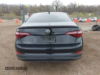 2024 Volkswagen Jetta Sport z VIN 3VWBM7BU8RM013253, wystawiony jako IAAI lot #42073239 z przebiegiem 20 345 mil mil oraz . Historia ofert i sprzedaży dostępna na DreamBid. Obrazek 16.