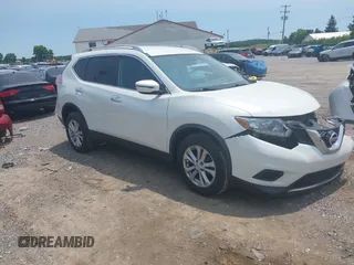 2016 Nissan Rogue SV z VIN KNMAT2MVXGP699801, wystawiony jako IAAI lot #42371588 z przebiegiem 153 084 mil mil oraz . Historia ofert i sprzedaży dostępna na DreamBid. Obrazek 1.