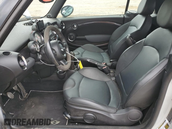 2011 MINI Convertible S z VIN WMWZP3C51BTX84117, wystawiony jako Copart lot #57636385 z przebiegiem 130 700 mil mil oraz Szkoda całkowita • Salvage title. Historia ofert i sprzedaży dostępna na DreamBid. Obrazek 7.