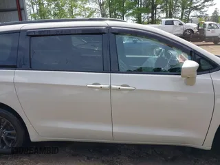 2020 Chrysler Pacifica Launch Edition z VIN 2C4RC3BG6LR288952, wystawiony jako IAAI lot #42122770 z przebiegiem 32 942 mil mil oraz . Historia ofert i sprzedaży dostępna na DreamBid. Obrazek 13.