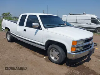 1998 Chevrolet Silverado 1500 with VIN 1GCEC19M0WE194095, listed as a IAAI auction lot 42162707 with 216,468 mi miles and . Bid and sale history available at DreamBid. Image 1.