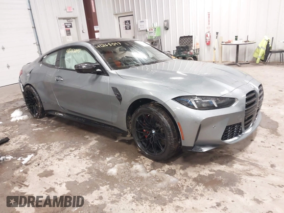 2025 BMW M4 Competition xDrive z VIN WBS33HK05SCT86800, wystawiony jako IAAI lot #41265093 z przebiegiem 838 mil mil oraz . Historia ofert i sprzedaży dostępna na DreamBid. Obrazek 1.
